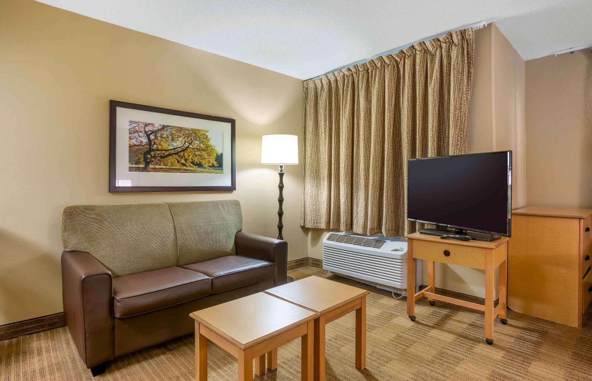Extended Stay America Select Suites - Providence - Airport Warwick Extérieur photo